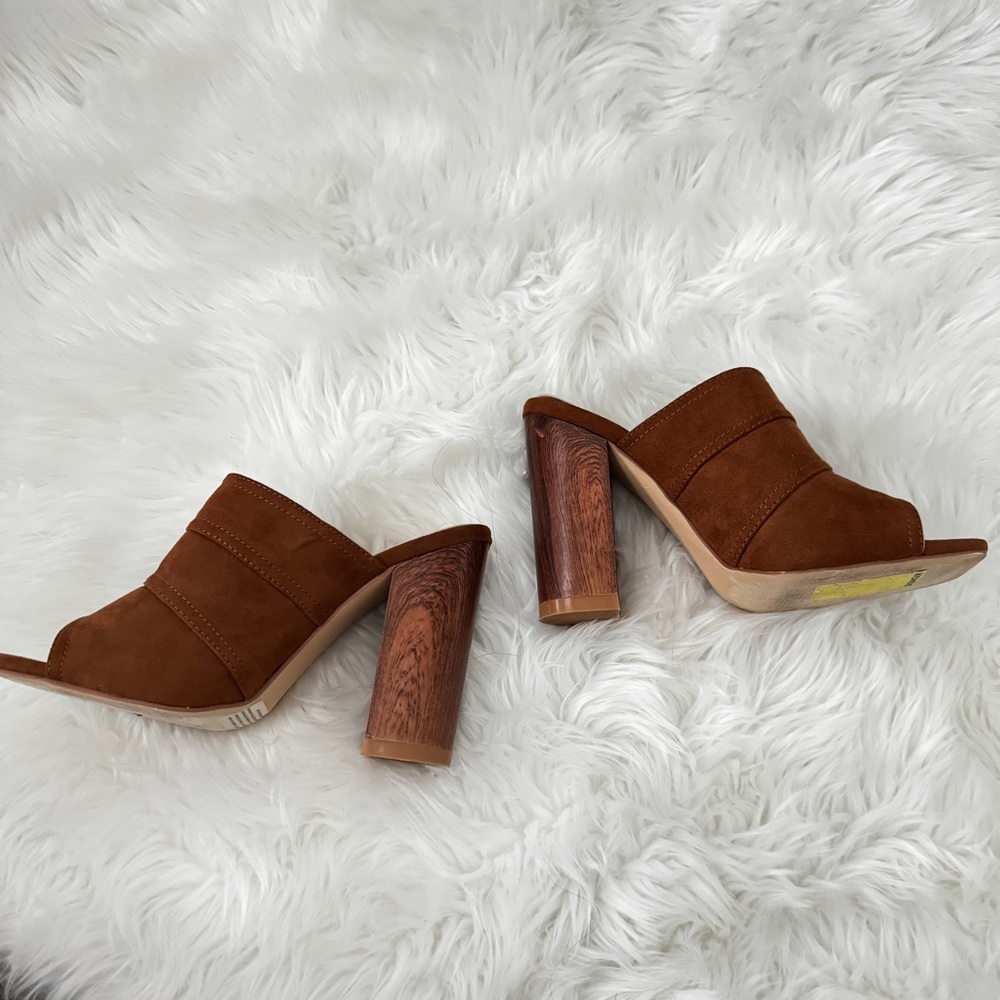 NY&C Brown Suede Wooden Heel Sandals